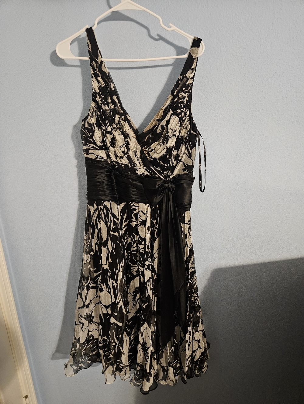 Black and Cream Floral V-Neck Midi Dress with Satin Waist Tie